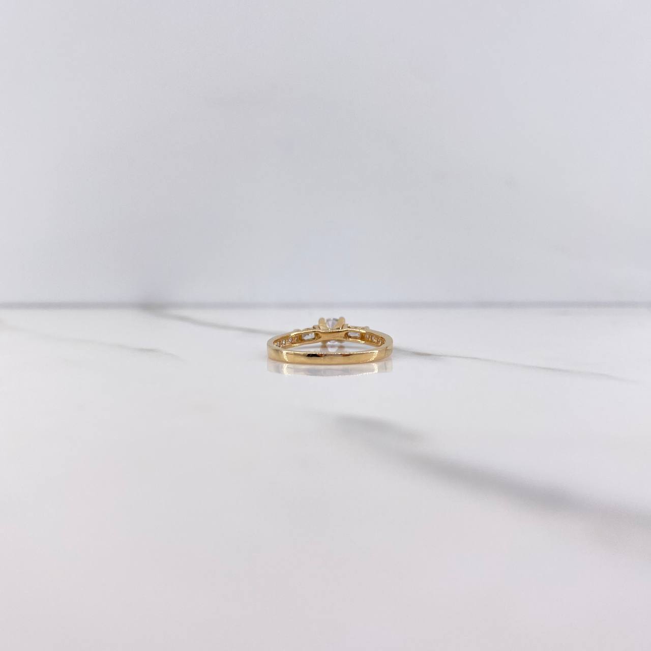 Anillo Solitario Cajon 2.1gr / T5 3/4 / Circones Blancos Dos Oros Amarillo Blanco &