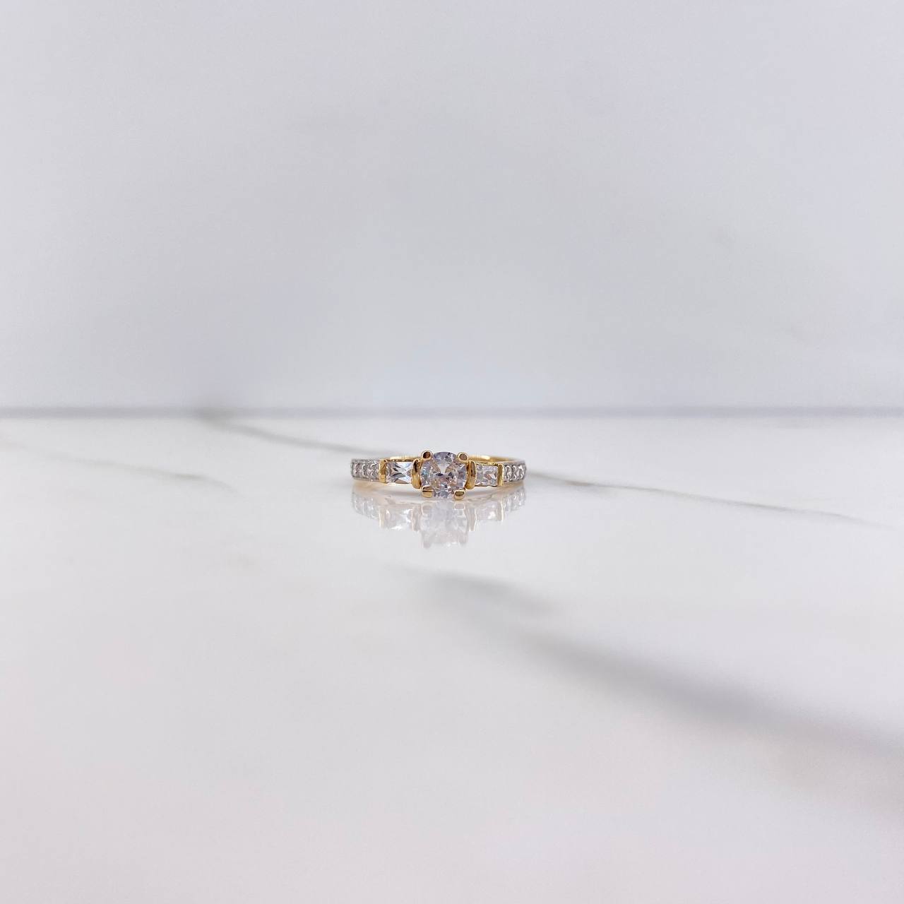 Anillo Solitario Cajon 2.1gr / T5 3/4 / Circones Blancos Dos Oros Amarillo Blanco &