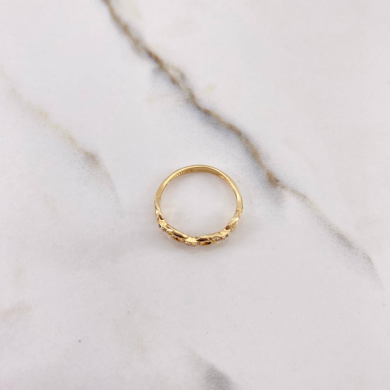 Anillo GC 1.45gr / T6 1/2 / Circones Blancos Oro Amarillo &