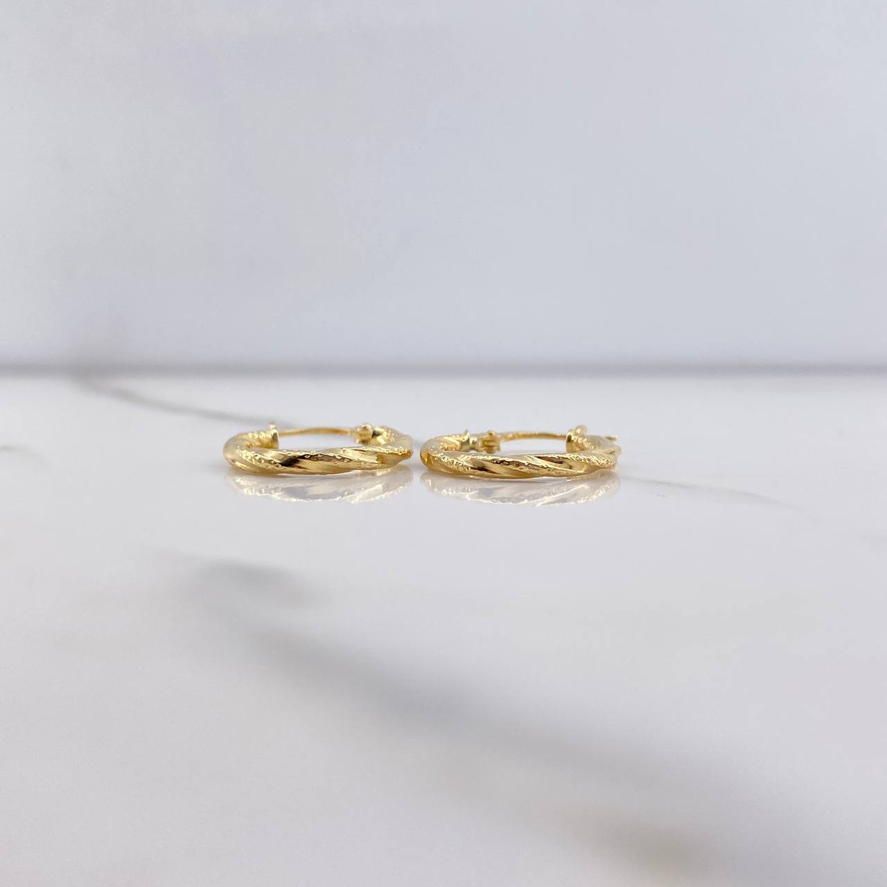 Candongas Lizy 1.15gr / 1.9cm / Punteadas Oro Amarillo &
