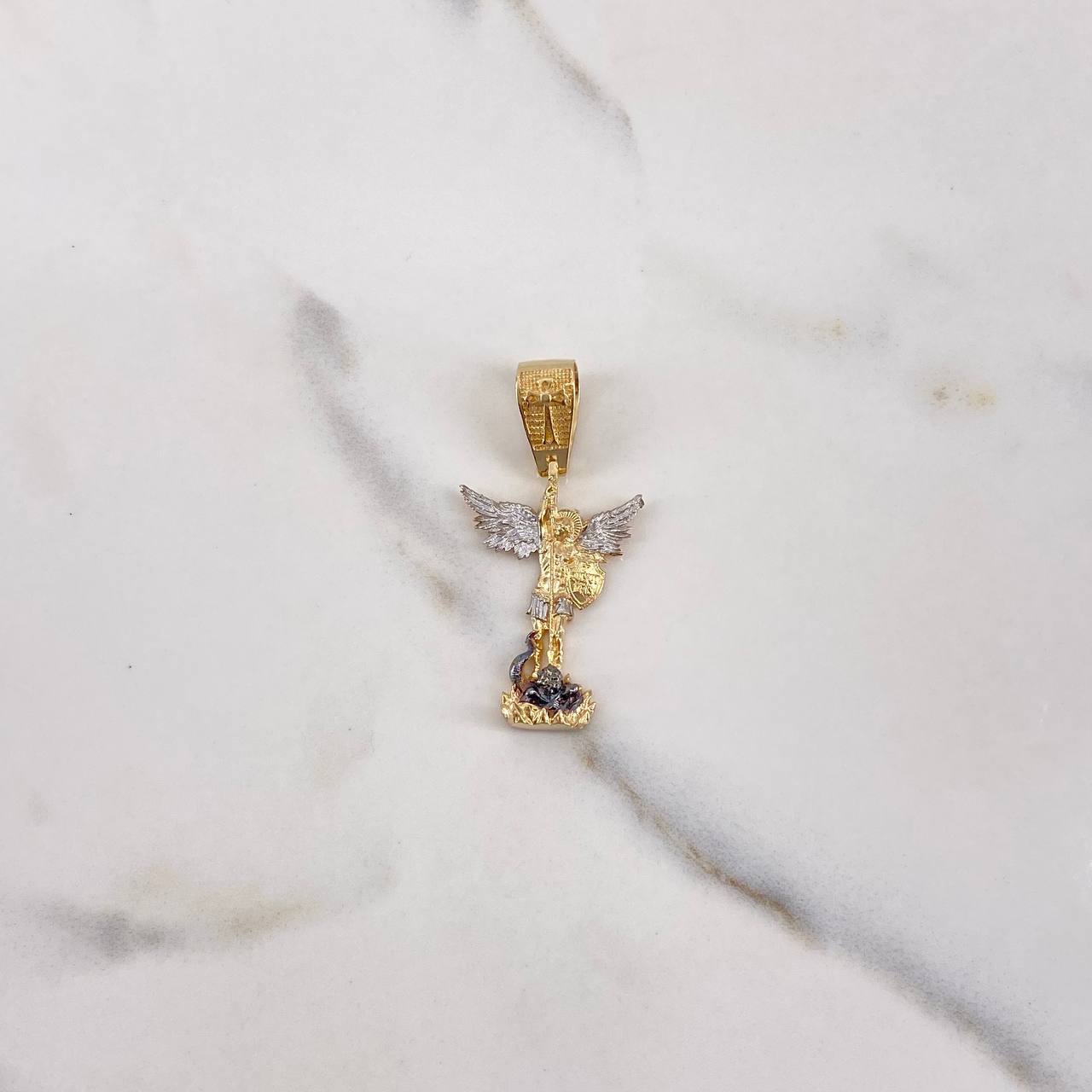Dije San Miguel Arcángel 5.05gr / 3.9cm / Dos Oros Amarillo Blanco &