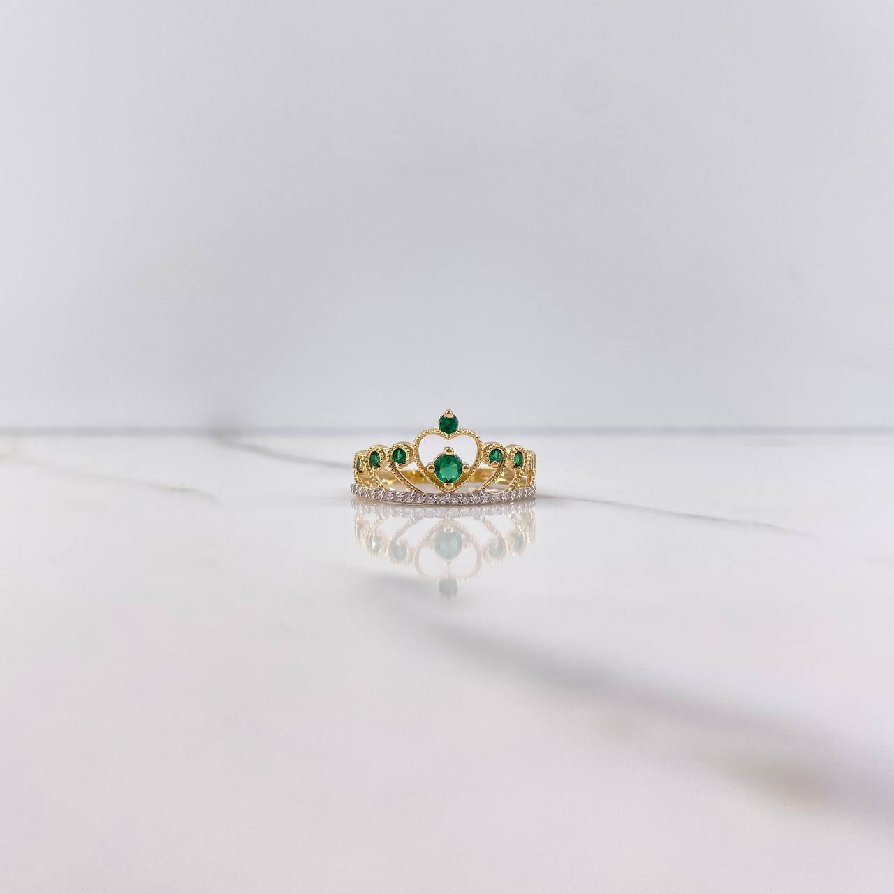 Anillo Corona Corazon 2.3gr / T8 1/2 / Circones Verdes Blancos Dos Oros Amarillo Blanco $