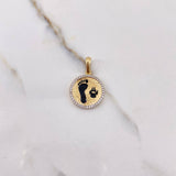 Dije Medalla Huellas 3gr / 2.5cm / Circones Blancos Oro Amarillo