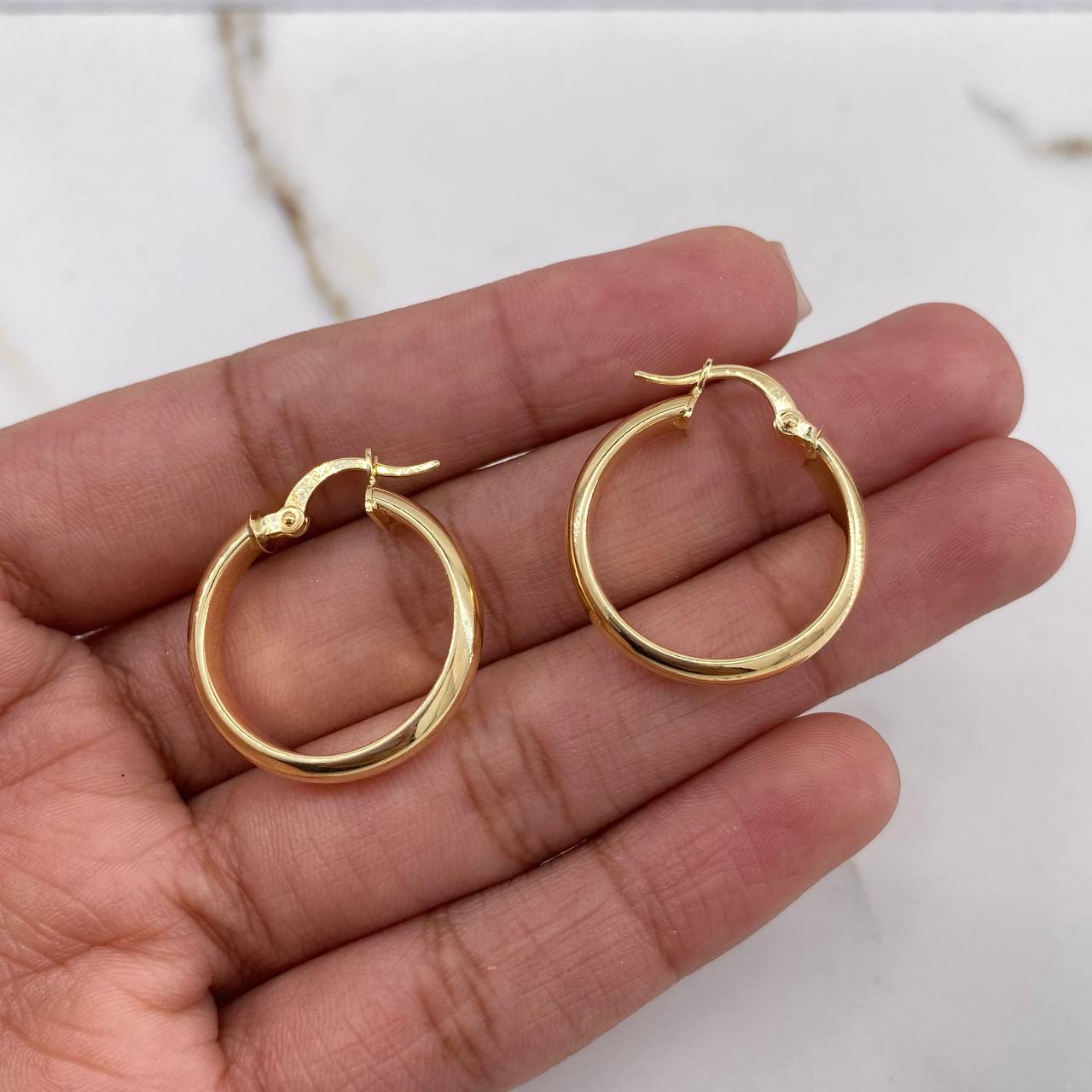 Candongas Nati 2.7gr / 2.4cm / Lisas Oro Amarillo $