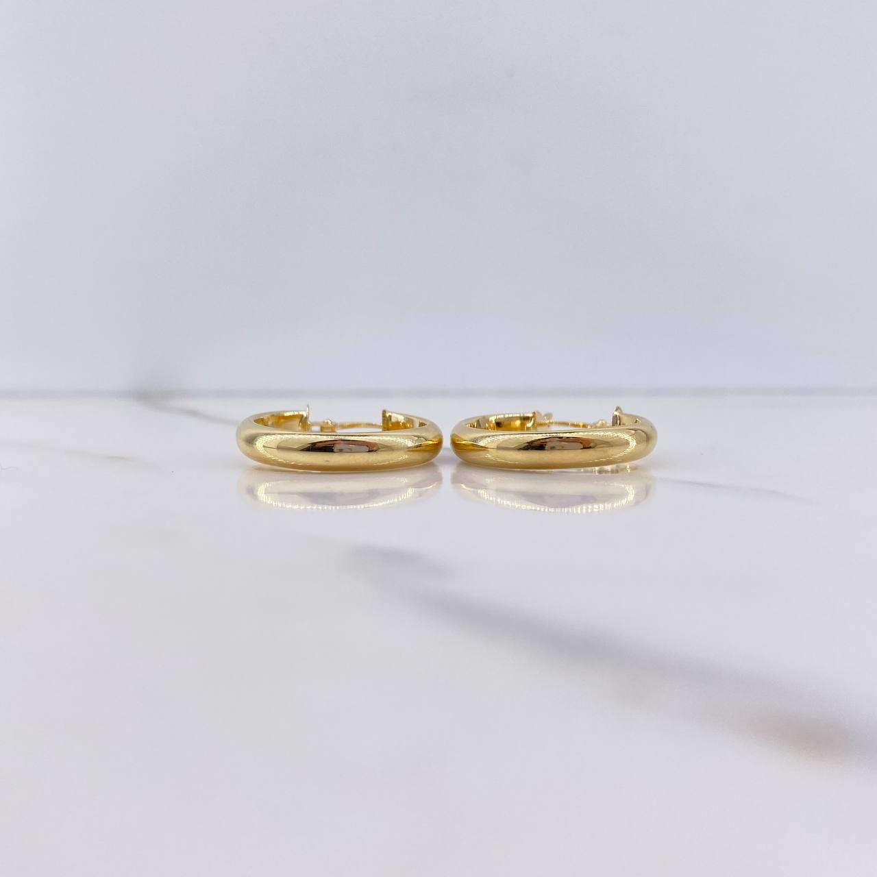 Candongas Nati 2.7gr / 2.4cm / Lisas Oro Amarillo $