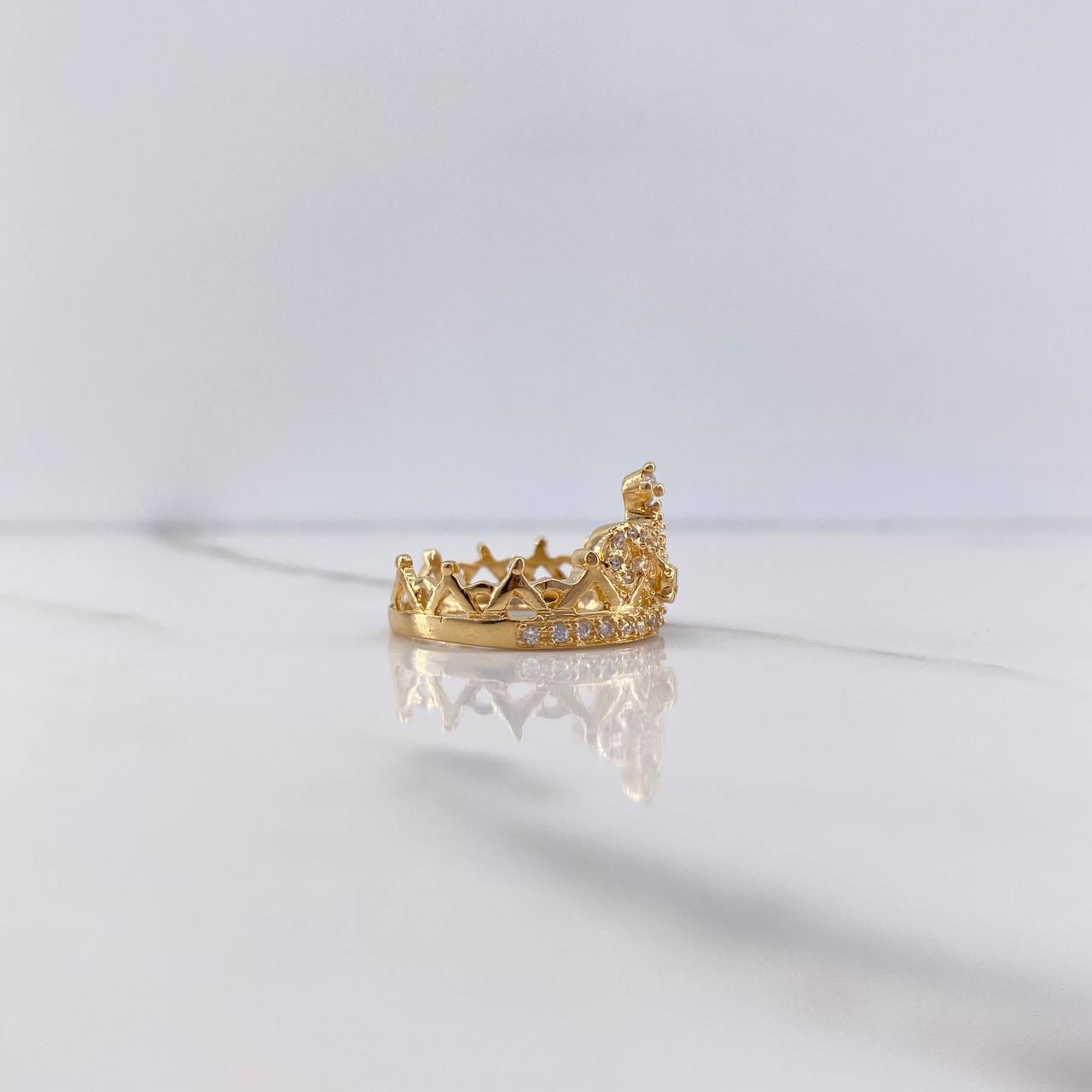 Anillo Corona Reina 15s 4.15gr / T6 1/2 / Circones Blancos Oro Amarillo $