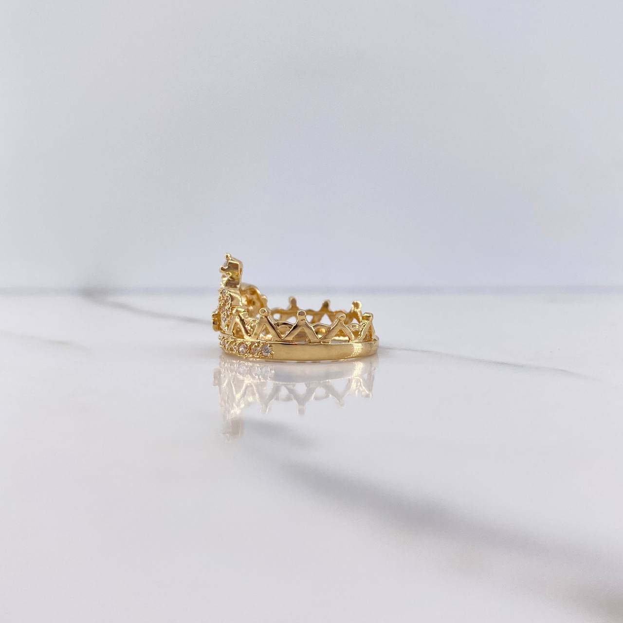 Anillo Corona Reina 15s 4.15gr / T6 1/2 / Circones Blancos Oro Amarillo $