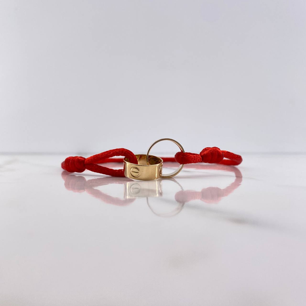 Pulsera Roja Argollas Tornillo 3.1gr / Lisas Oro Amarillo $