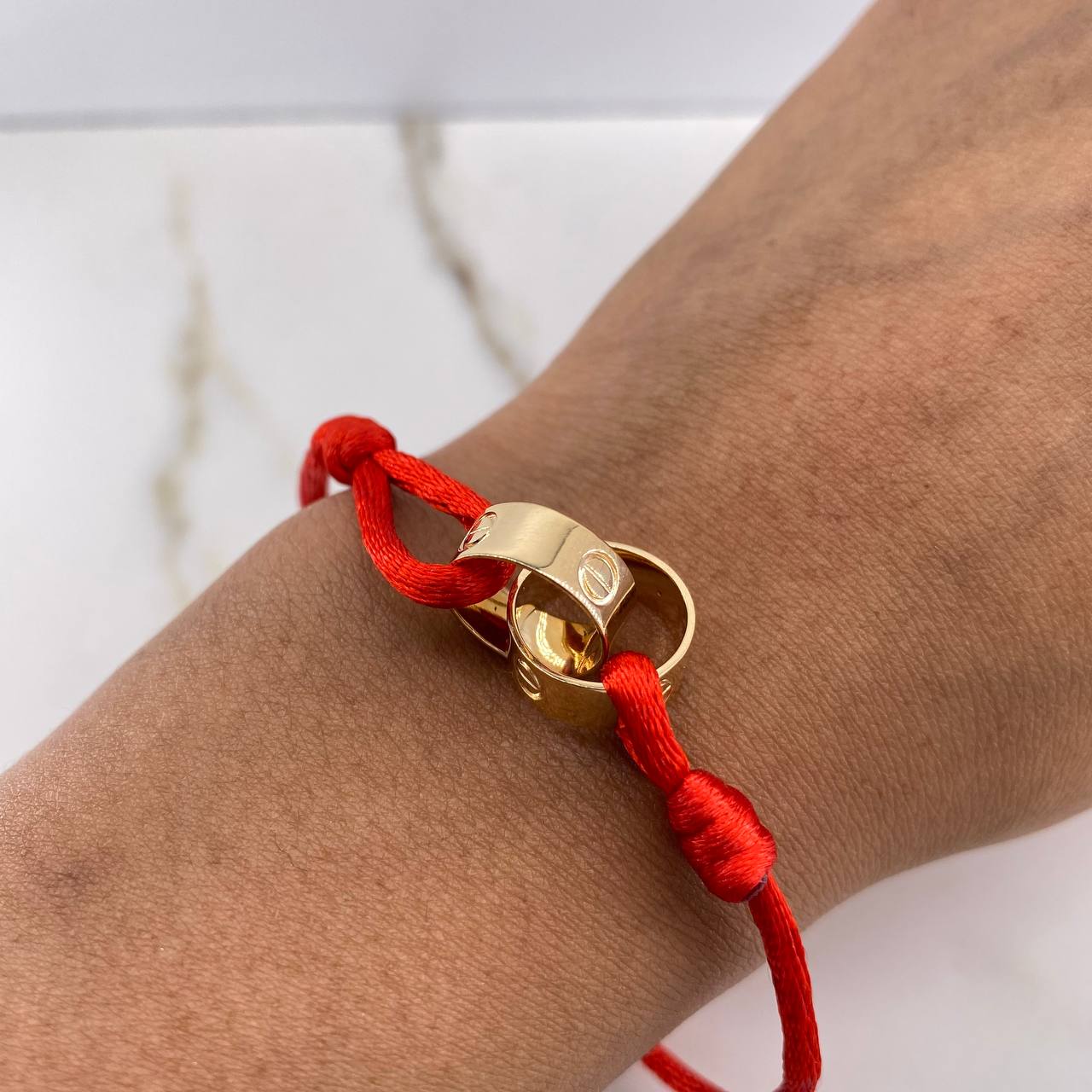 Pulsera Roja Argollas Tornillo 3.1gr / Lisas Oro Amarillo $
