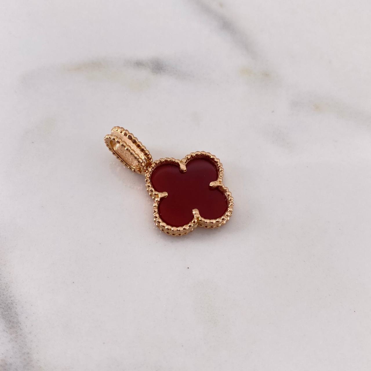 Dije Trebol 3.3gr / 2.6cm / Agata Roja Oro Rosa Nac.Esp. $
