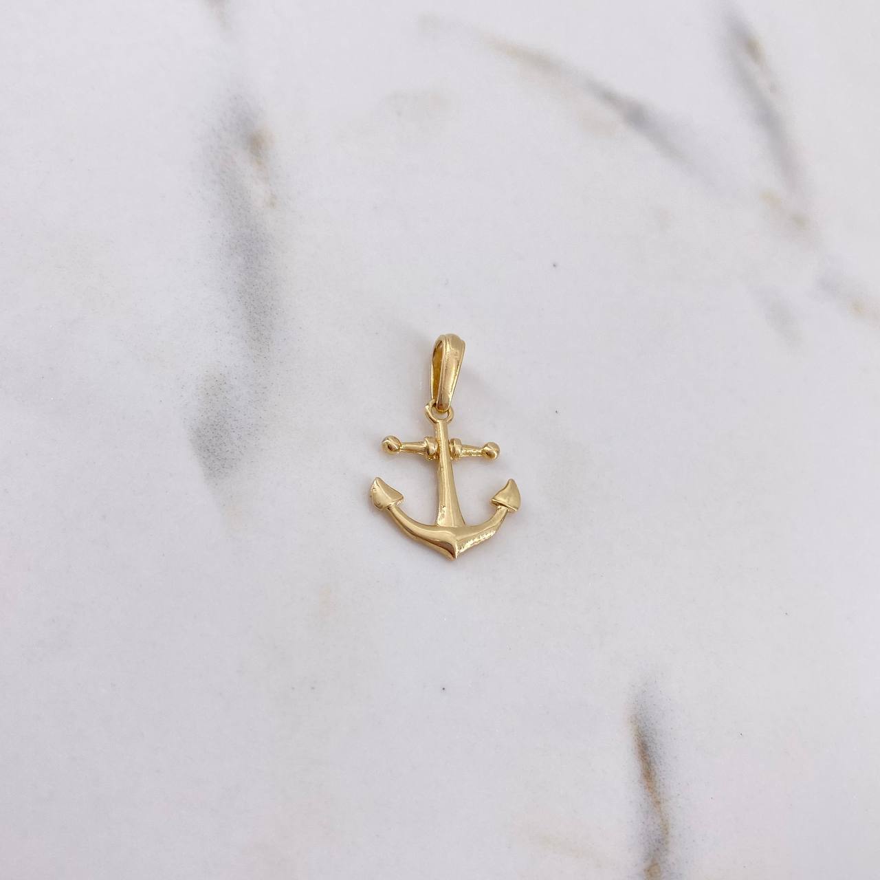 Dije Ancla 1gr / 2.2cm / Liso Oro Amarillo $