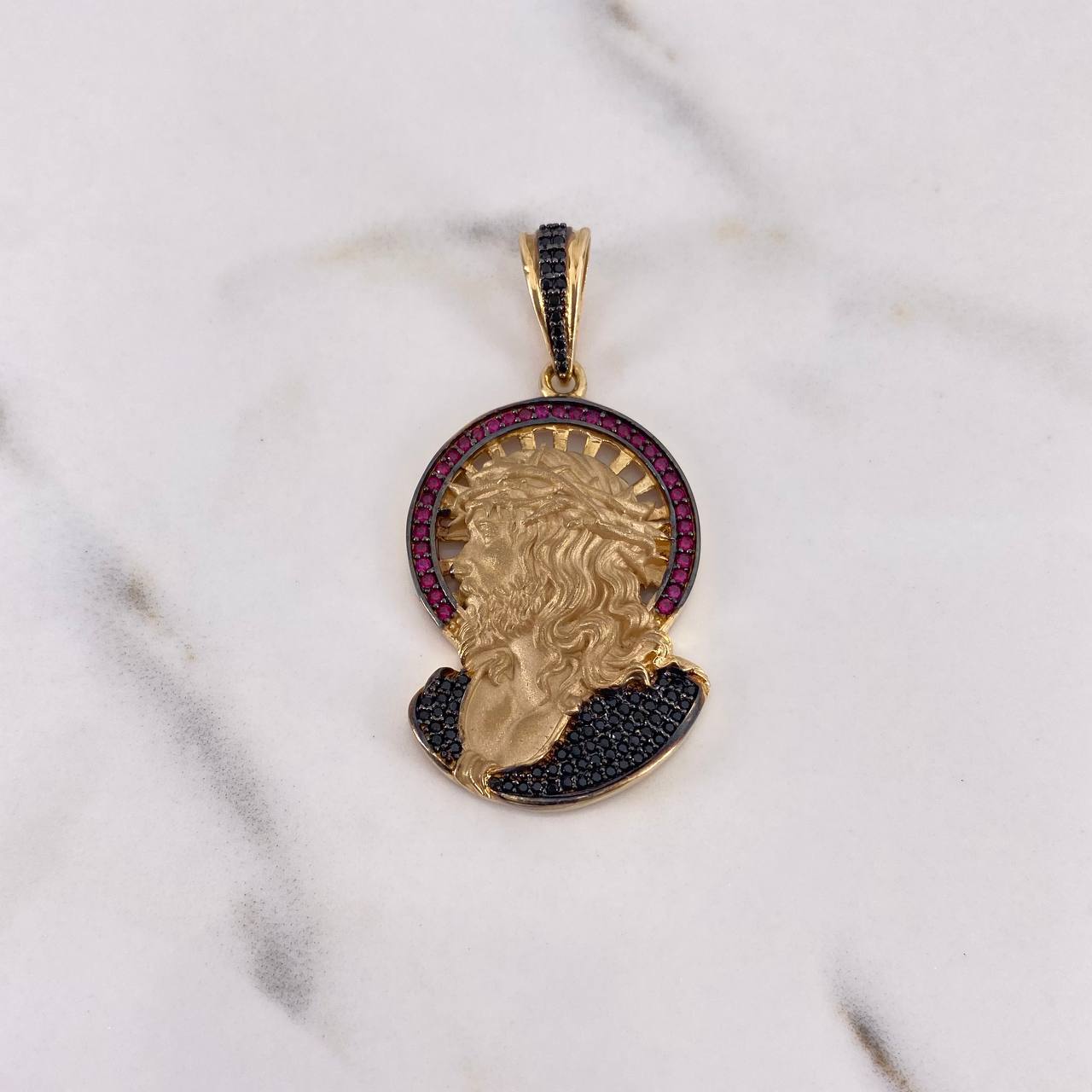 Dije Rostro Cristo 13.3gr / 4.9cm / Circones Fucsias Negros Oro Amarillo $