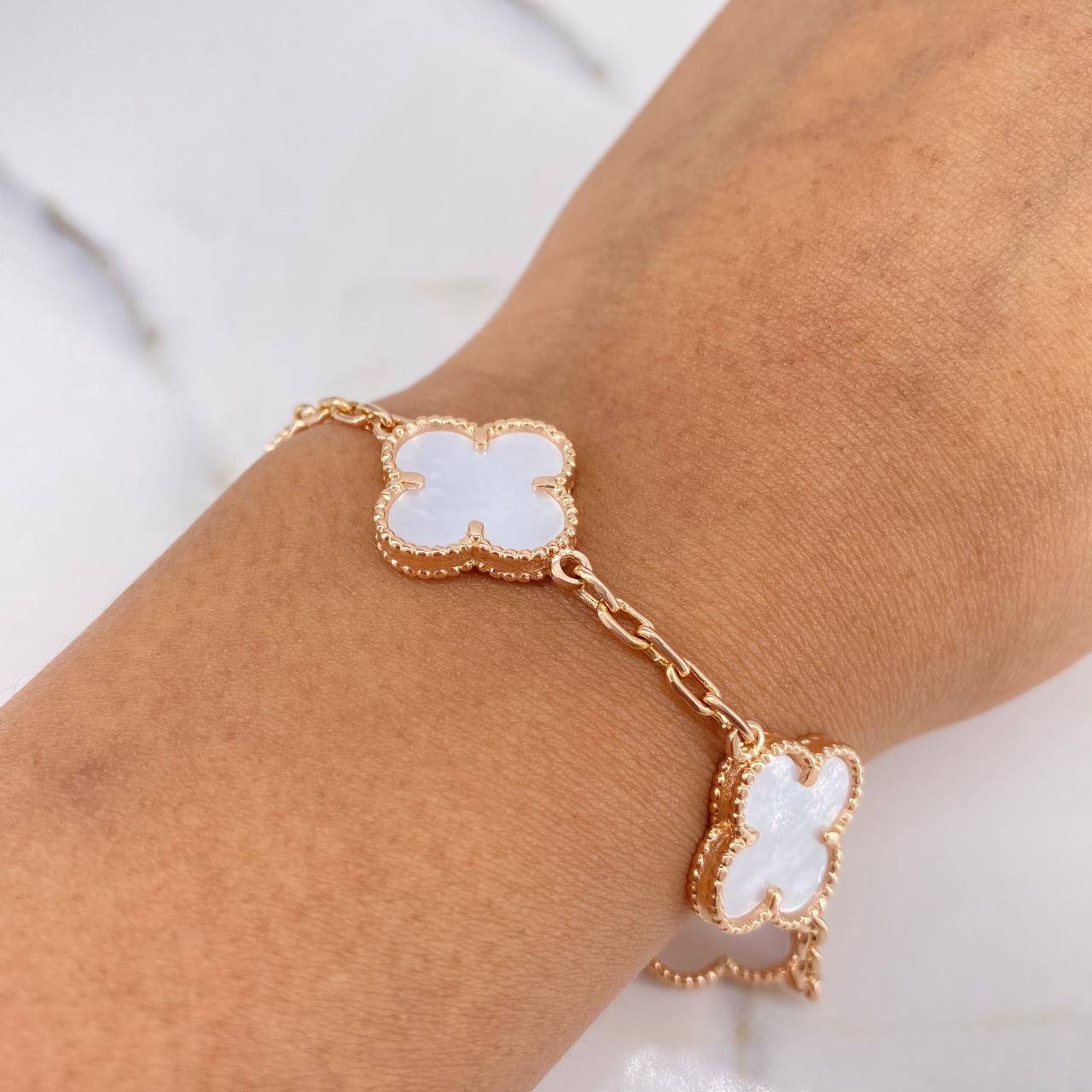 Pulso Aro Seguido Trebol 16.1gr / 20cm / 2.8mm Nacar Blanco Oro Rosa Nac.Esp. 18K $