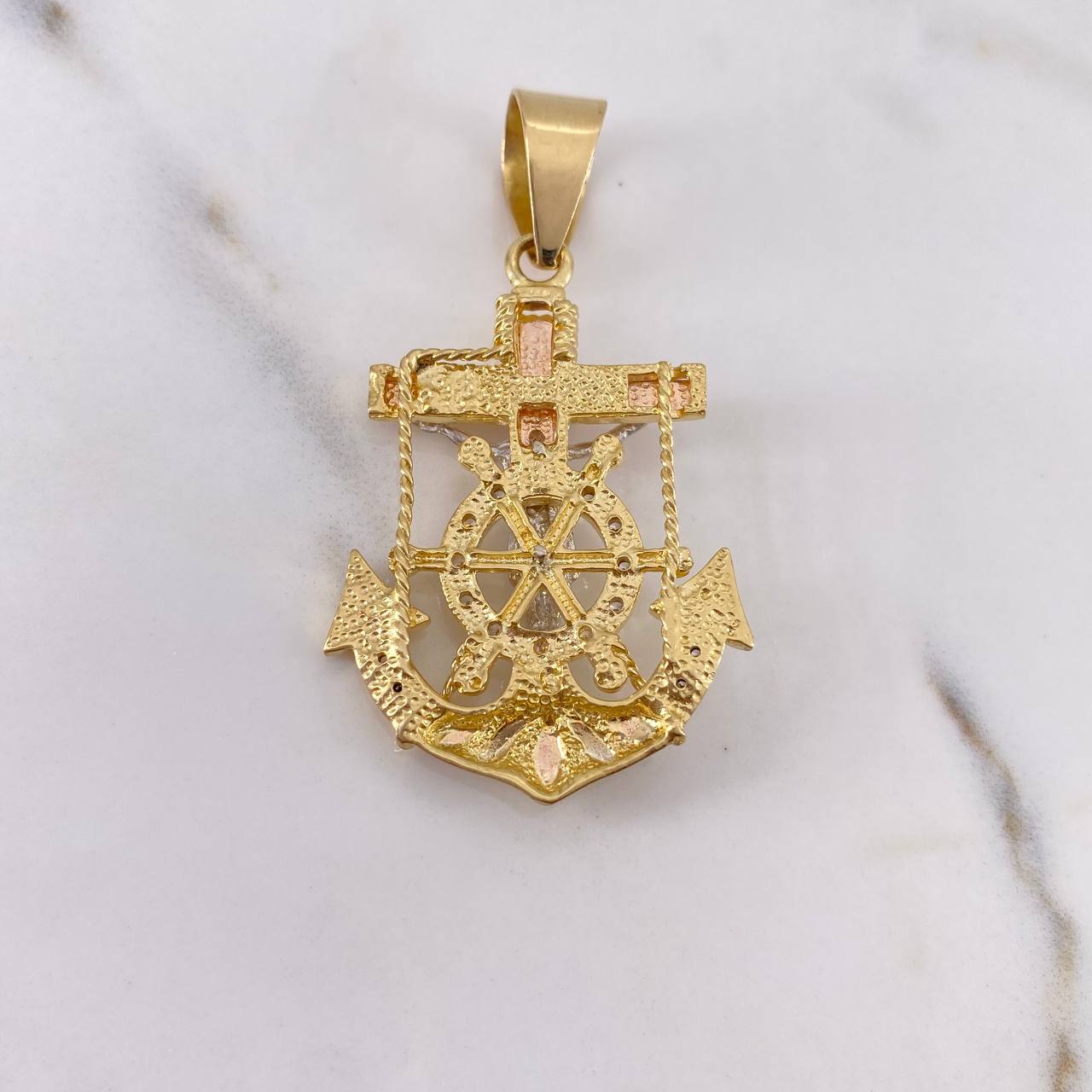 Dije Ancla Cristo Timon 16.4gr / 5.5cm / Circones Blancos Tres Oros 18K $