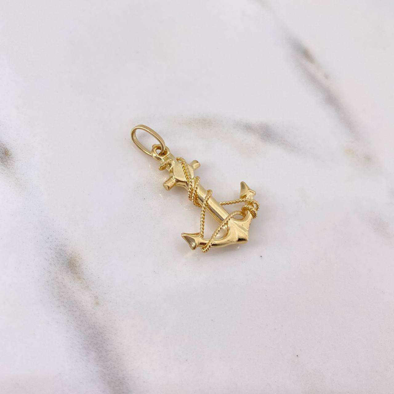 Dije Ancla 1.65gr / 2.8cm / Lazo Oro Amarillo 18K $