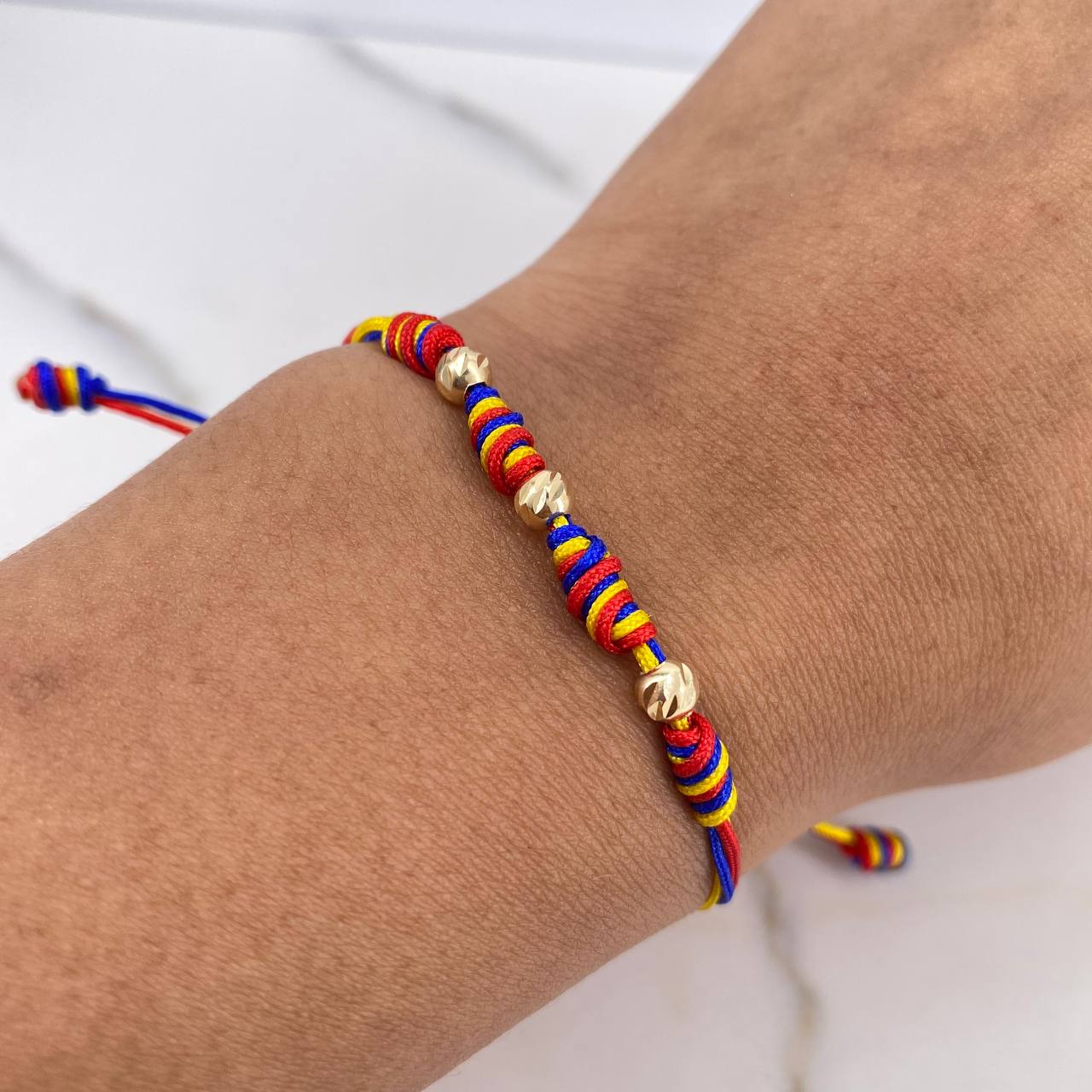 Pulsera Tricolor 0.4gr / 4mm Bolas Diamantadas Oro Amarillo 18K $