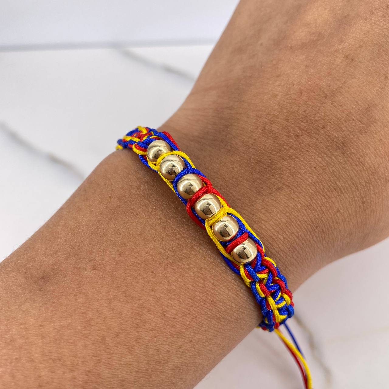 Pulsera Tricolor 0.85gr / 5mm Bolas Lisas Oro Amarillo 18K $