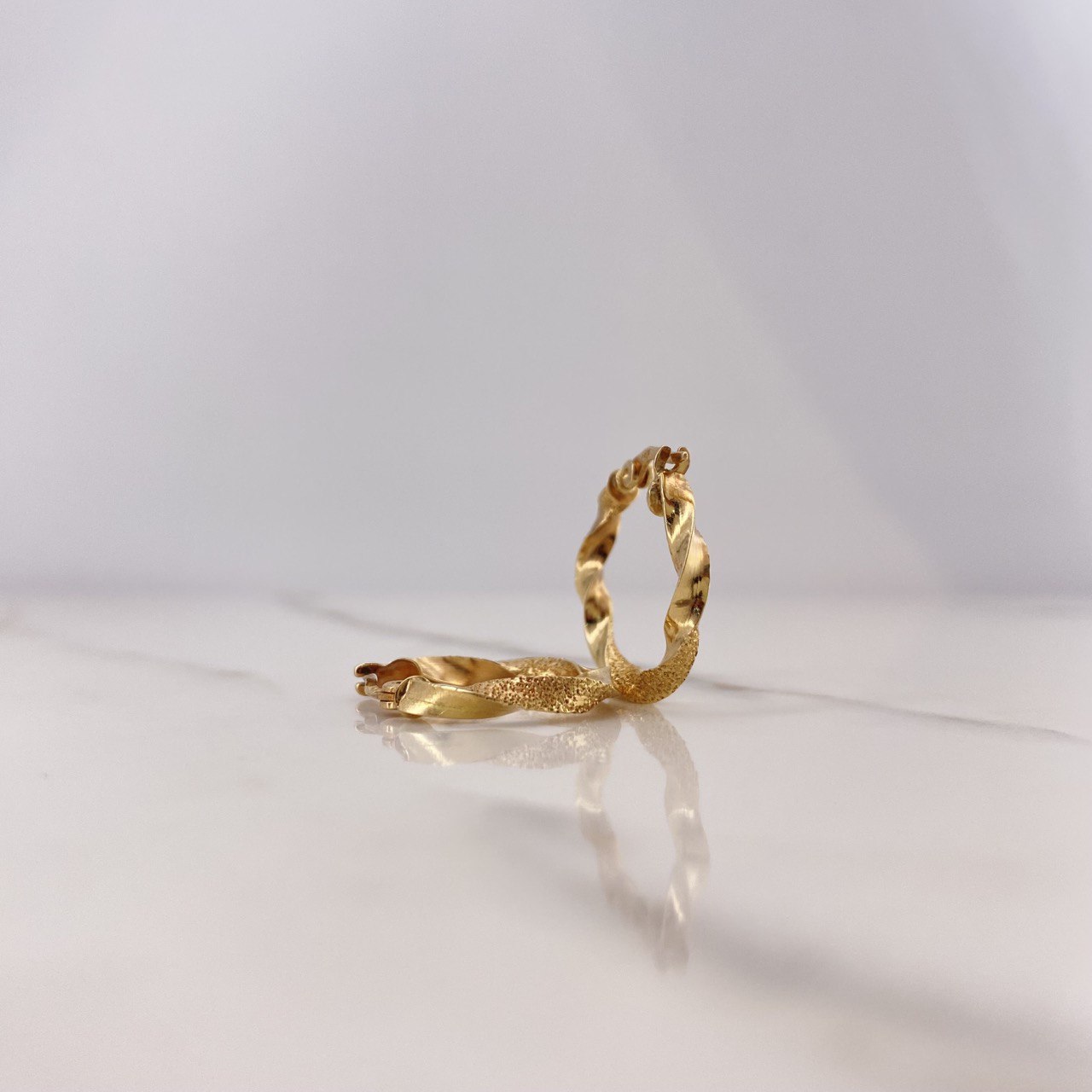 Candongas Kari 1.65gr / 1.8cm / Lisa Rustica Oro Amarillo $