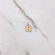 Dije Letra R 1.35gr / Lisa Oro Amarillo $