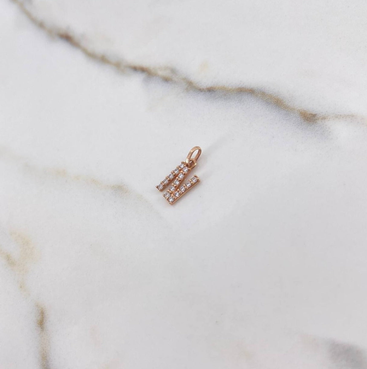 Dije Letra N 0.5gr / Circones Blancos Oro Rosa $