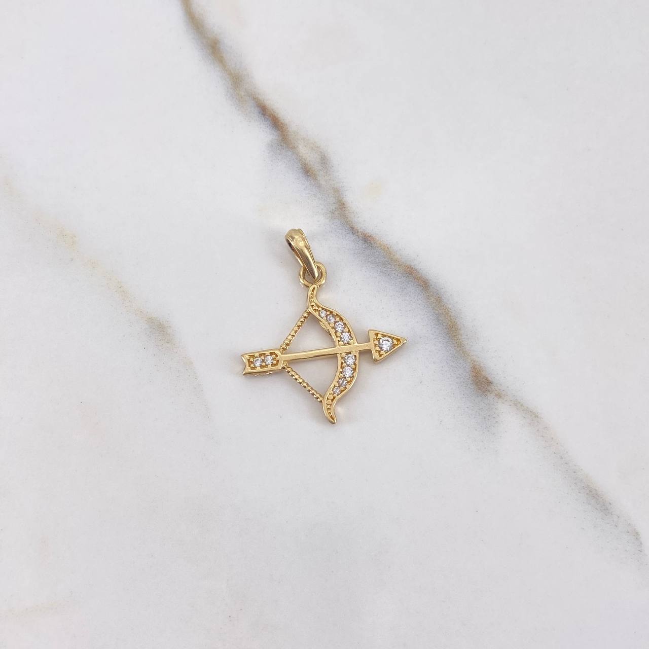 Dije Flecha Y Arco 1.9gr / 2.5cm / Circones Blancos Oro Amarillo $