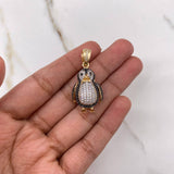 Dije Pingüino Articulado 6.85gr / 3cm / Circones Blancos Negros Corbatín Oro Amarillo $