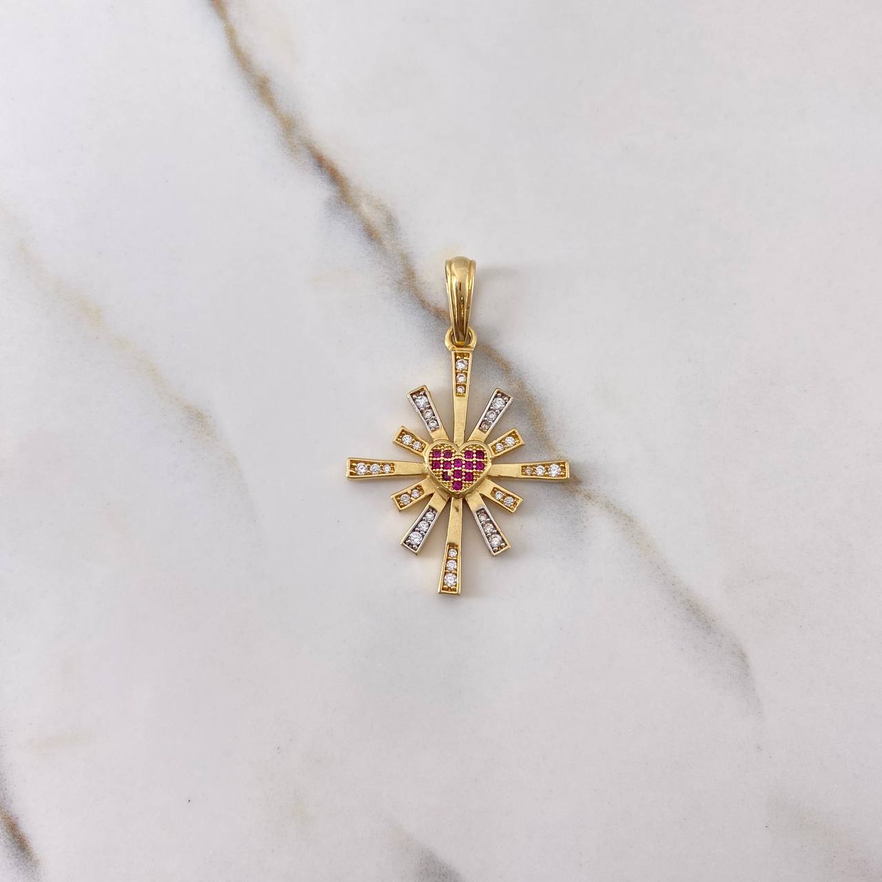 Dije Corazón Destellos 4.3gr / 3.6cm / Circones Blancos Fucsias Dos Oros Amarillo Blanco $