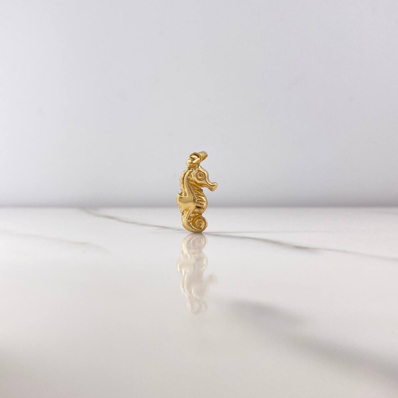 Dije Caballito De Mar 0.8gr / 2.3cm / Troquelado Oro Amarillo $