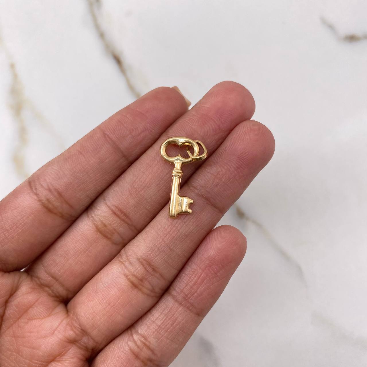 Dije Llave 1.2gr / 2.3cm / Lisa Oro Amarillo $