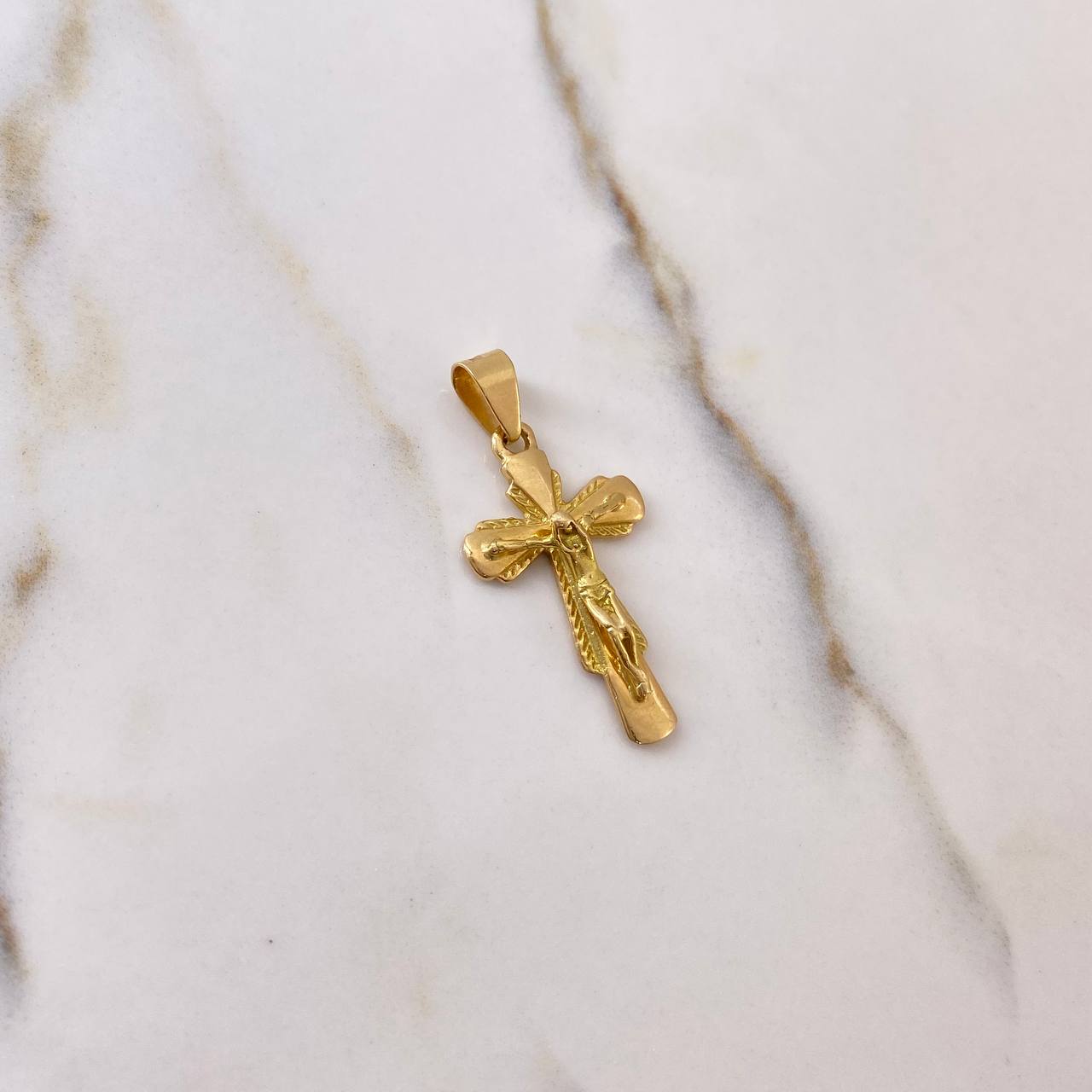Dije Cruz Cristo 3.45gr / 3.5cm / Relieve Oro Amarillo $