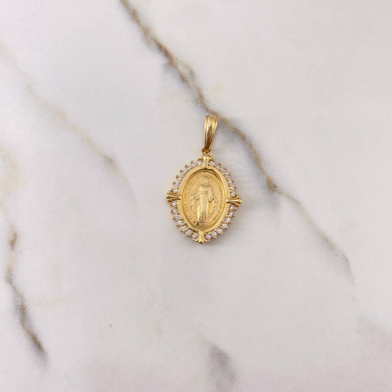 Dije Virgen Milagrosa 5.05gr / 3.3cm / Circones Blancos Oro Amarillo $