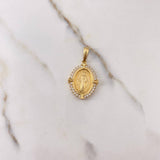 Dije Virgen Milagrosa 5.05gr / 3.3cm / Circones Blancos Oro Amarillo $