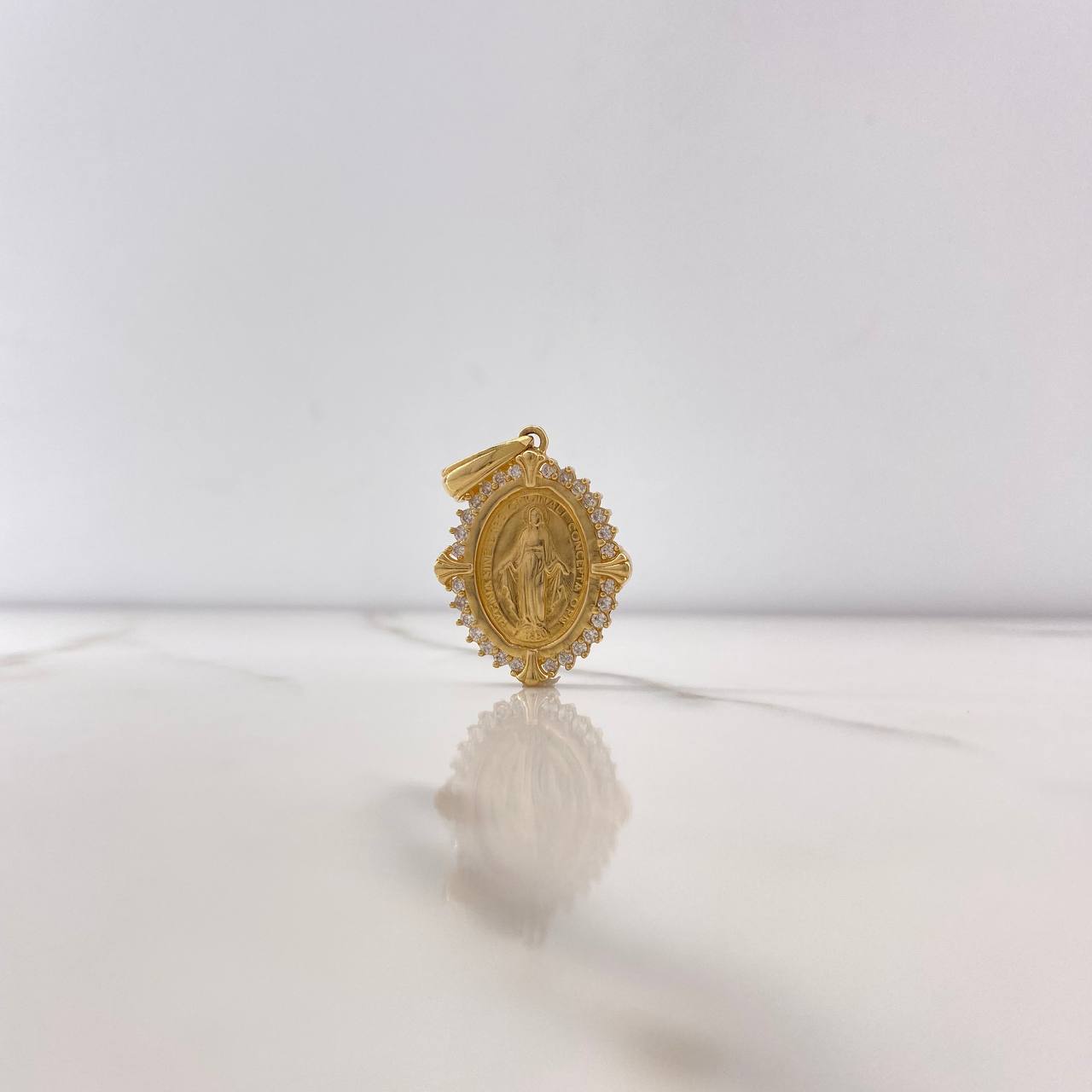 Dije Virgen Milagrosa 5.05gr / 3.3cm / Circones Blancos Oro Amarillo $