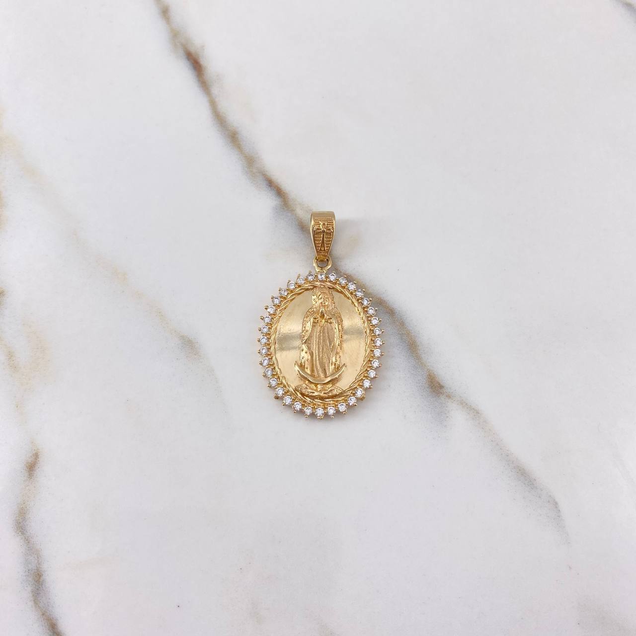 Dije Virgen de Guadalupe 9.6gr / 3.5cm / Circones Blancos Oro Amarillo $