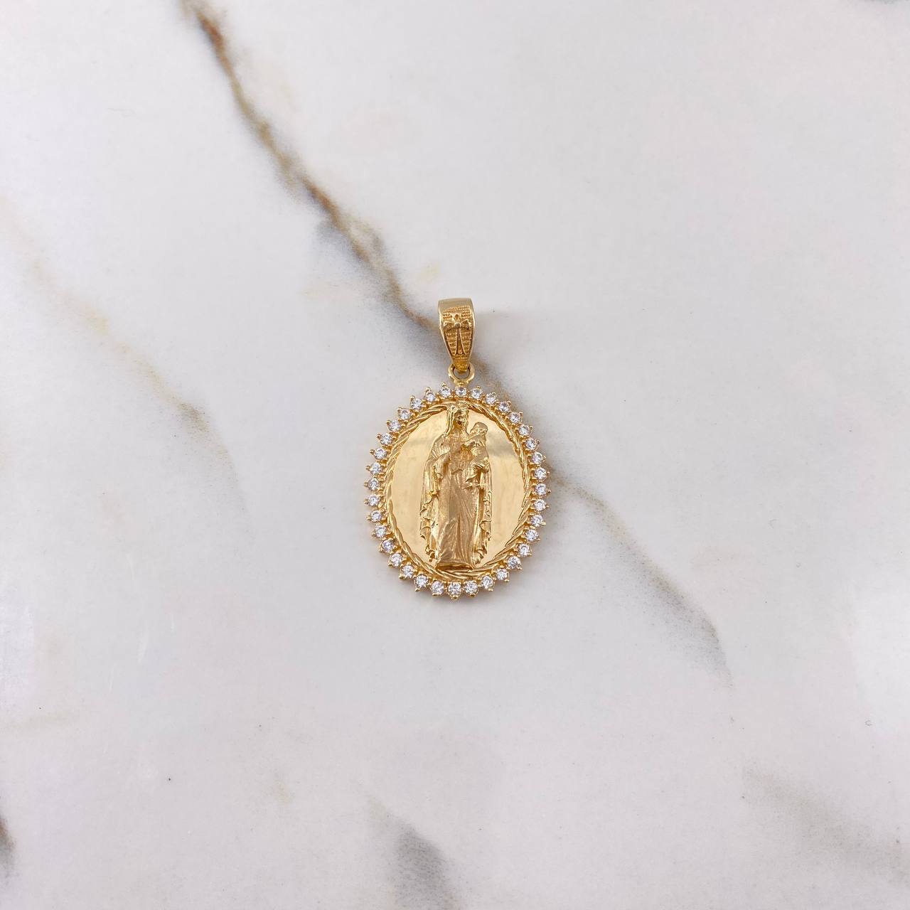 Dije Virgen del Carmen 8.6gr / 3.5cm / Circones Blancos Oro Amarillo $