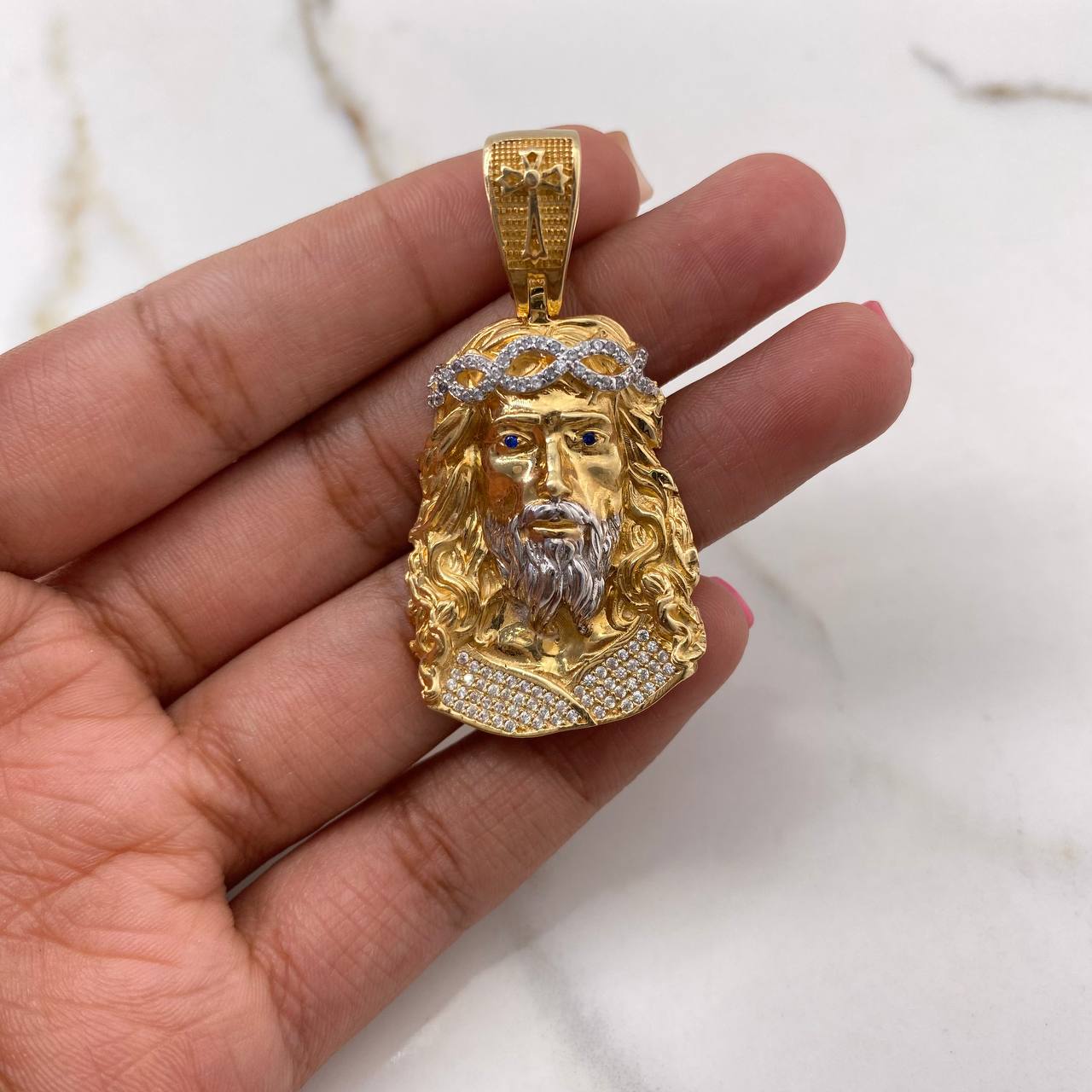 Dije Rostro de Cristo 15.6gr / 4.5cm / Circones Blancos Azules Dos Oros Amarillo Blanco $