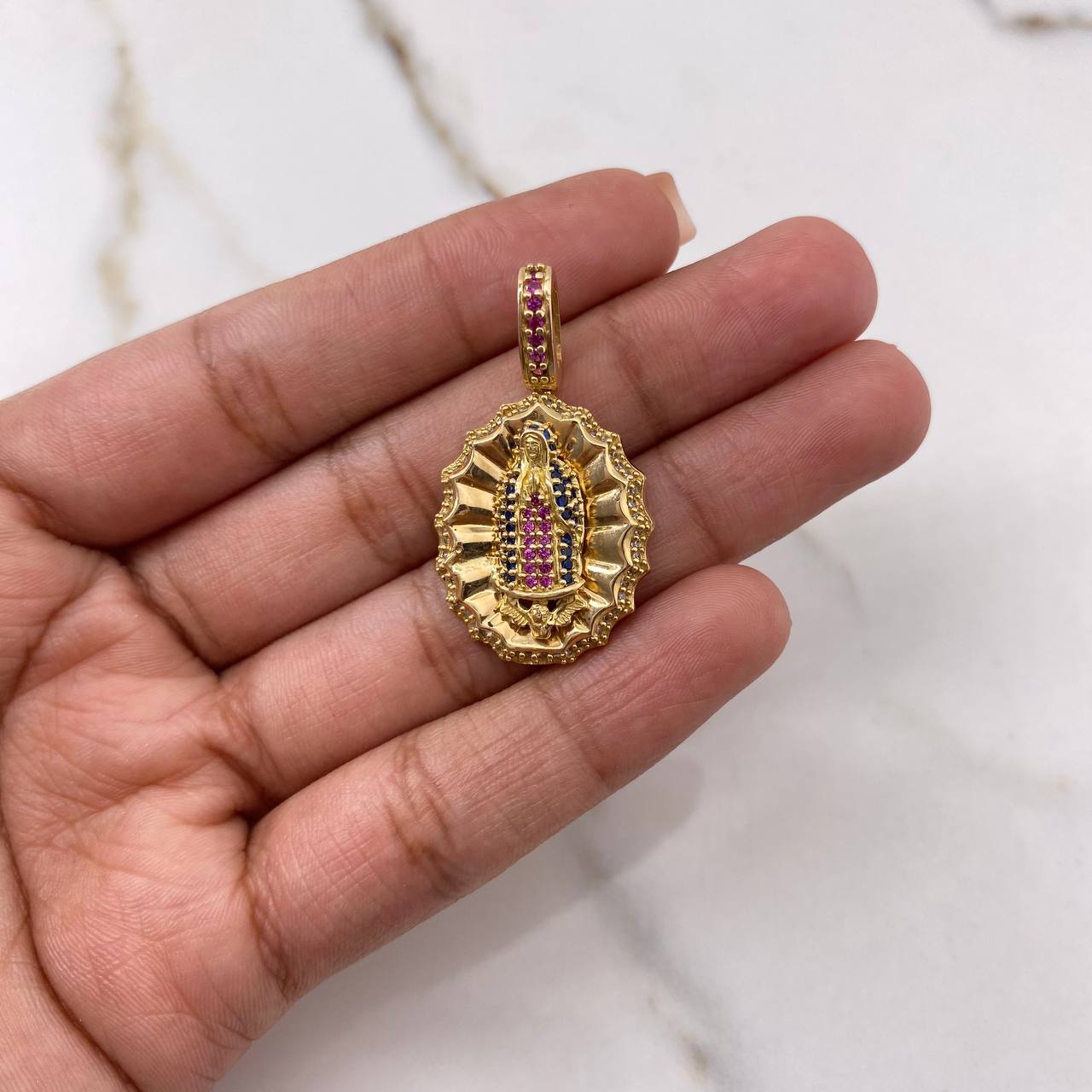 Dije Virgen de Guadalupe 5.85gr / 3.3cm / Circones Blancos Rosados Azules Oro Amarillo $