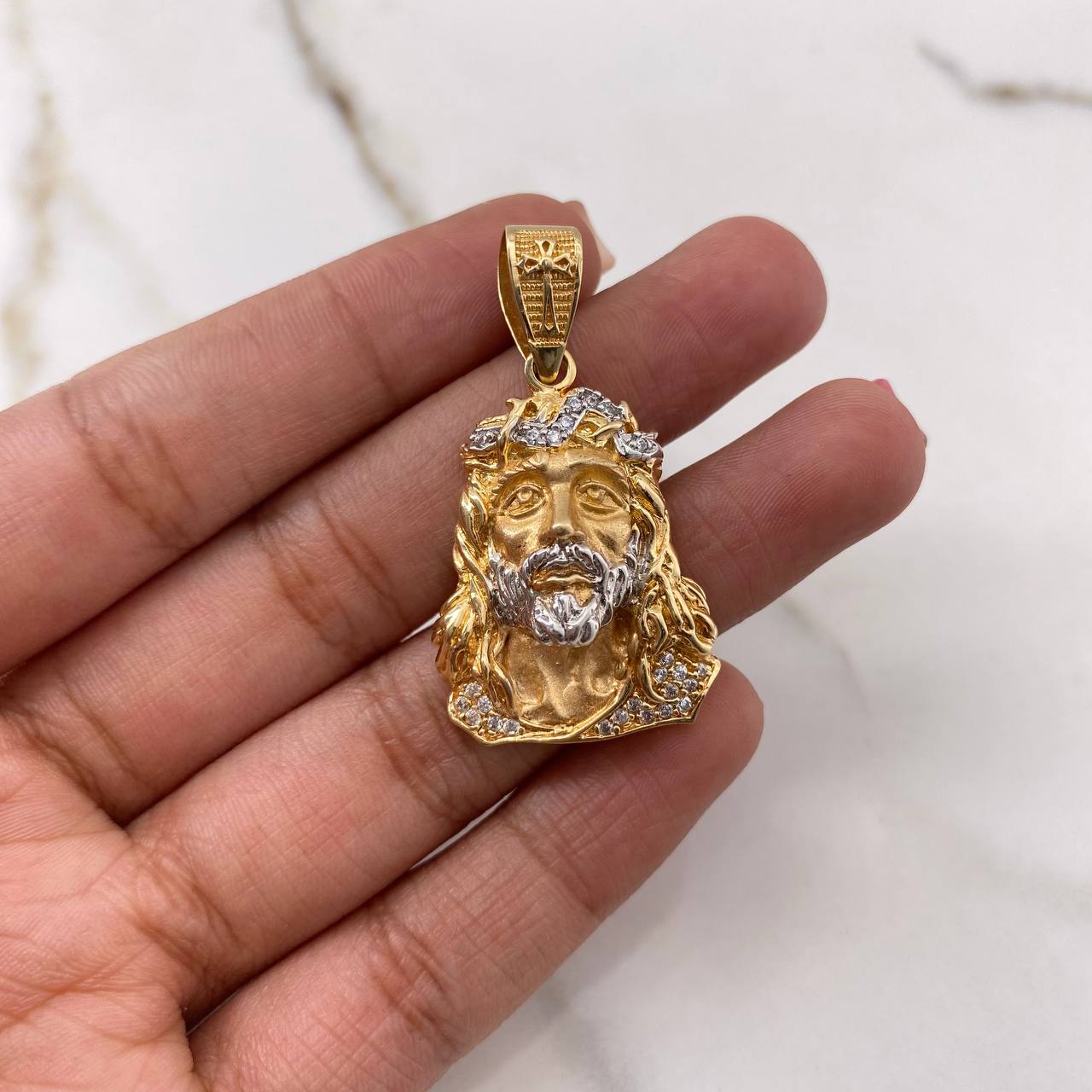Dije Rostro de Cristo 9.1gr / 4cm / Circones Blancos Dos Oros Amarillo Blanco $