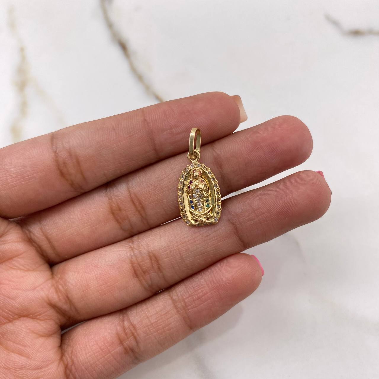 Dije Virgen de Guadalupe 1.8gr / 2.3cm / Circones Colores Oro Amarillo $