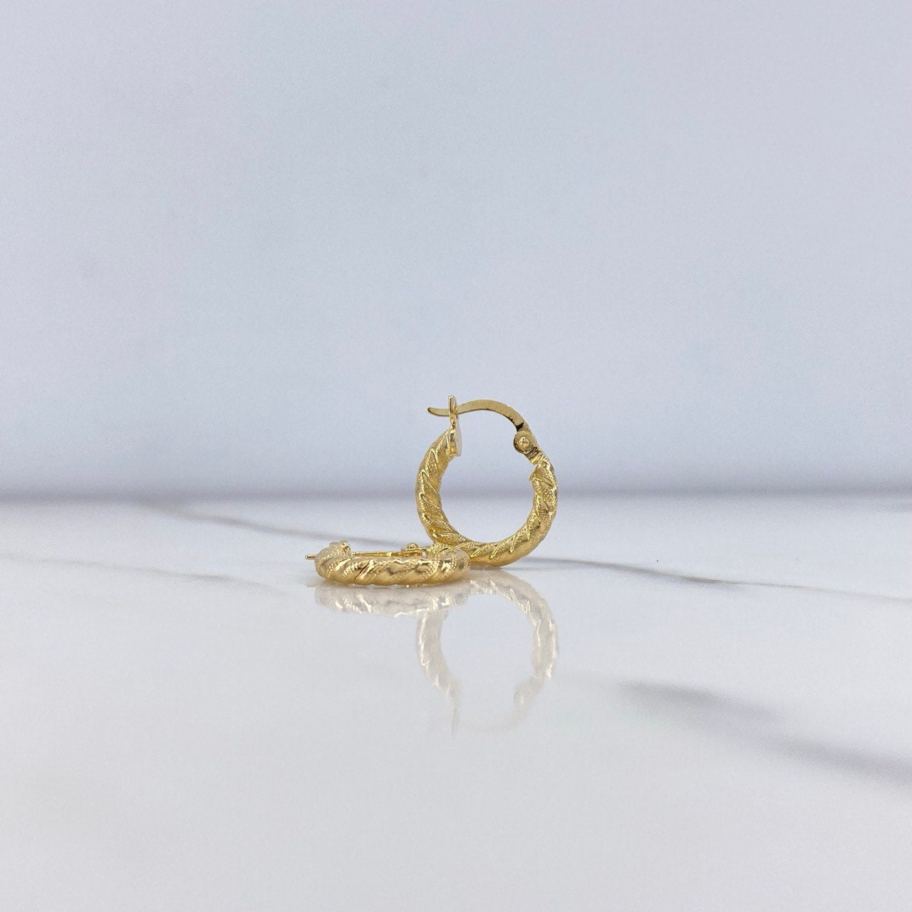 Candongas Lula 1.3gr / 1.5cm / Punteadas Oro Amarillo $