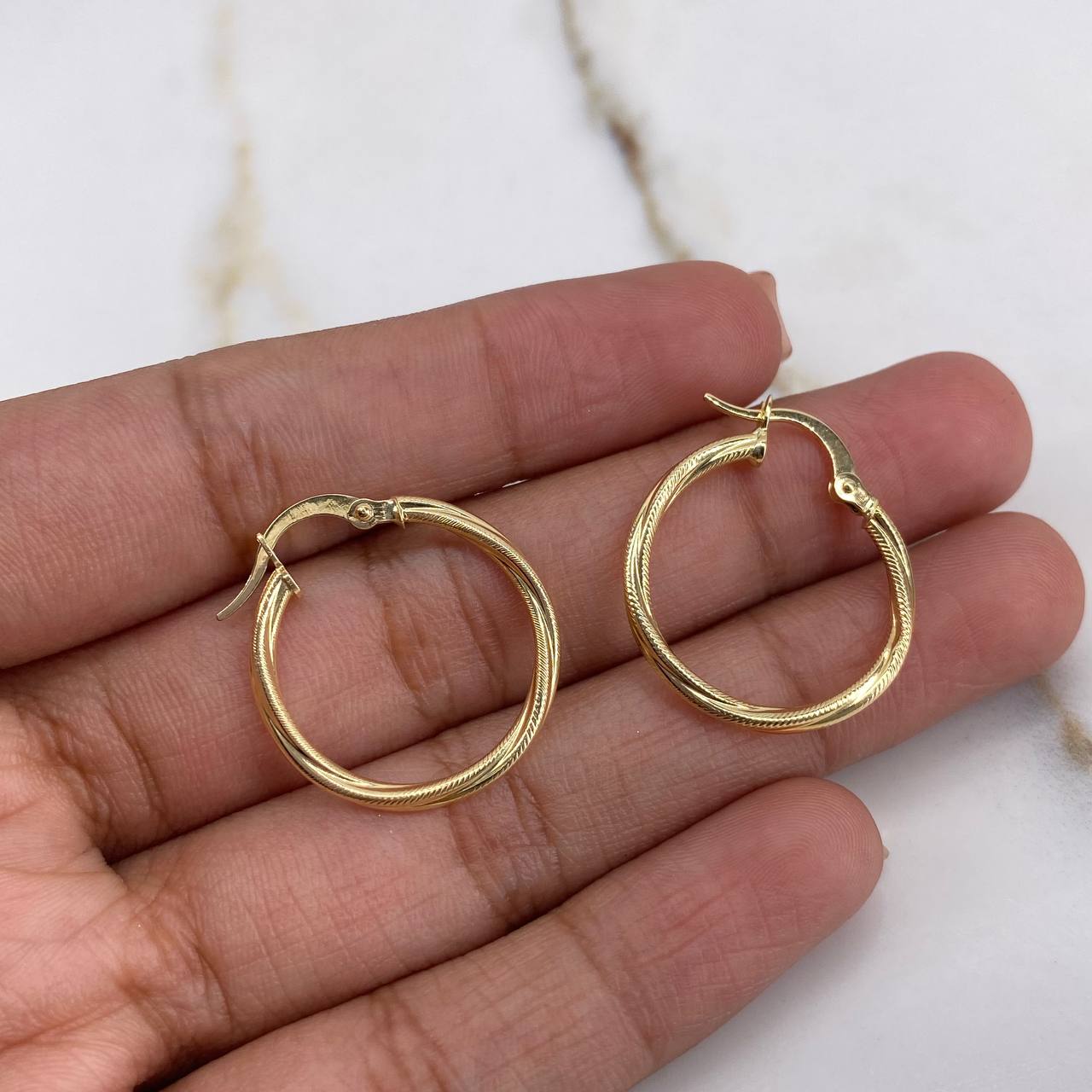 Candongas Lola 1.4gr / 2.3cm / Rayadas Oro Amarillo $