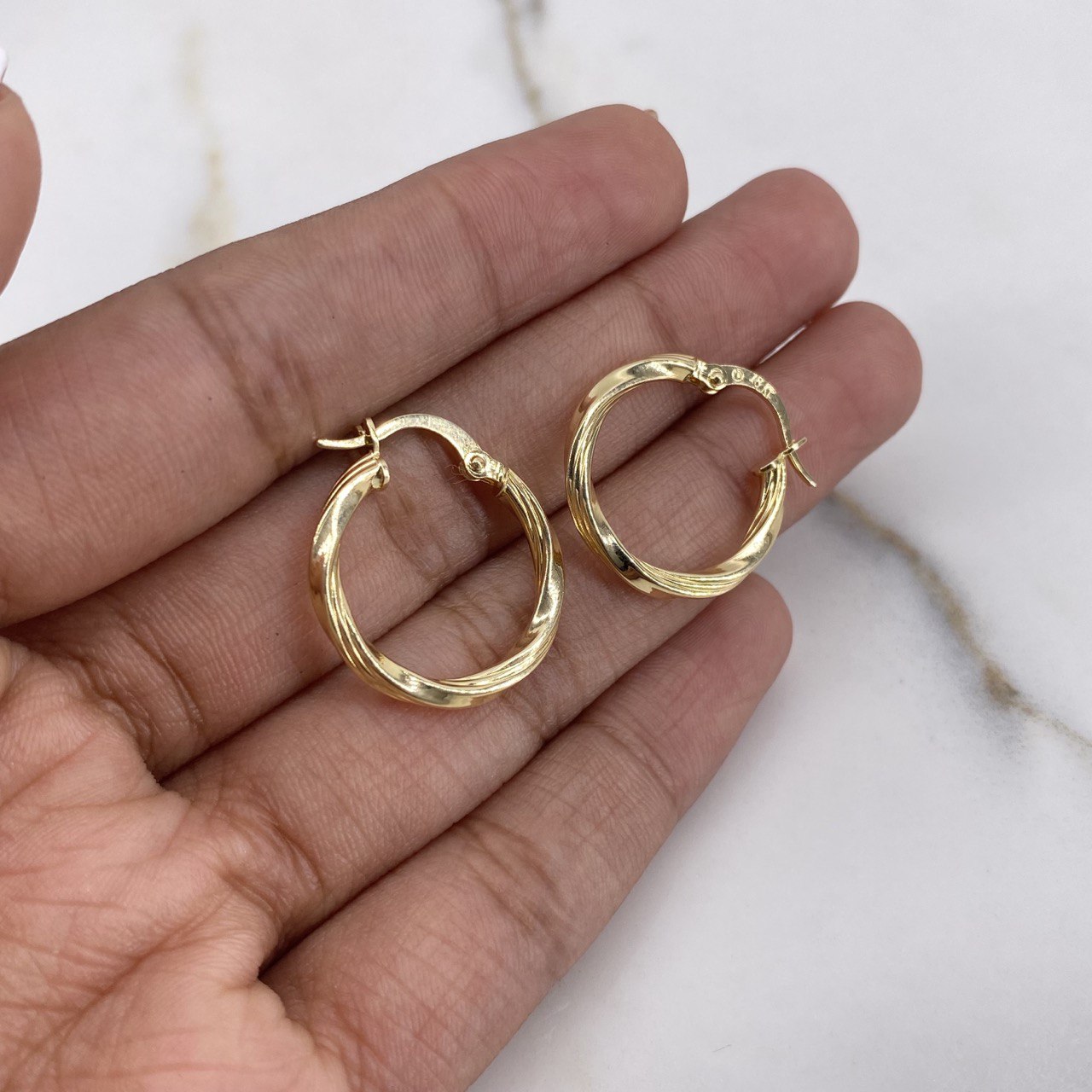Candongas Mai 1.5gr / 2cm / Rayadas Oro Amarillo $