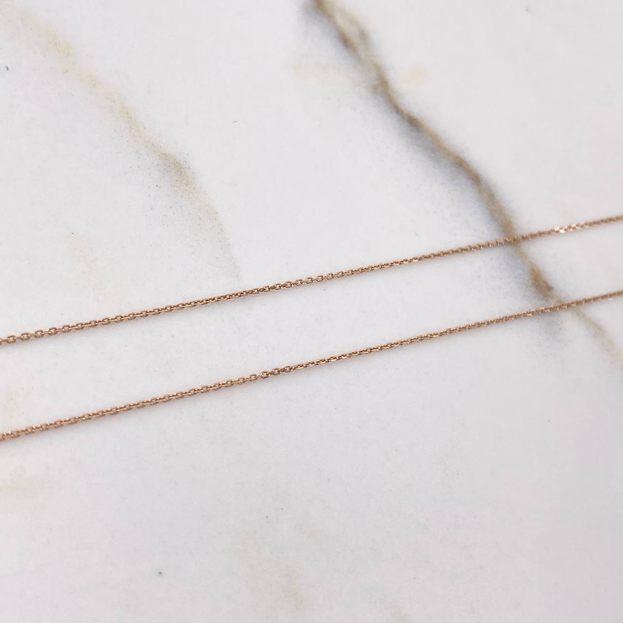 Cadena Aro Seguido 0.8gr 45cm + Dije Virgen Del Carmen Circones Blancos 0.6gr 1.6cm / Oro Rosa (Oferta) $