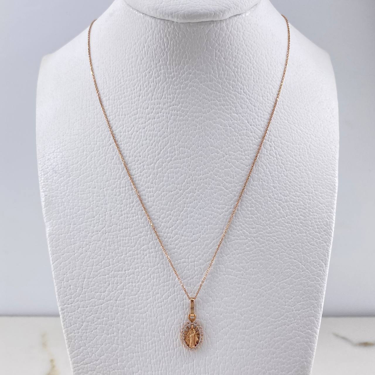 Cadena Aro Seguido 0.8gr 45cm + Dije Virgen Del Carmen Circones Blancos 0.6gr 1.6cm / Oro Rosa (Oferta) $