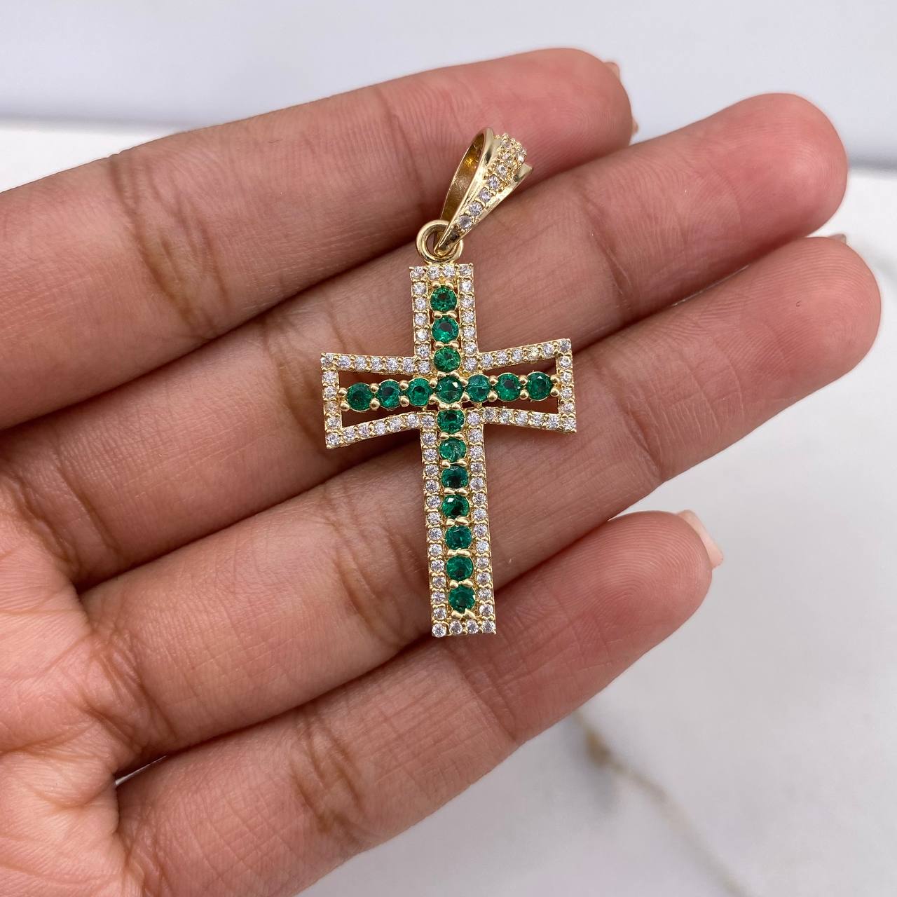Dije Cruz Basteada 4gr / 4cm / Circones Blancos Verdes Oro Amarillo $