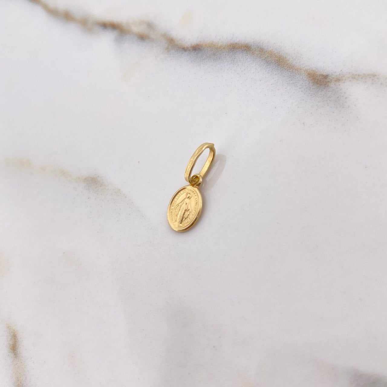 Dije Virgen Milagrosa 0.6gr / 1.4cm / Troquelado Oro Amarillo &