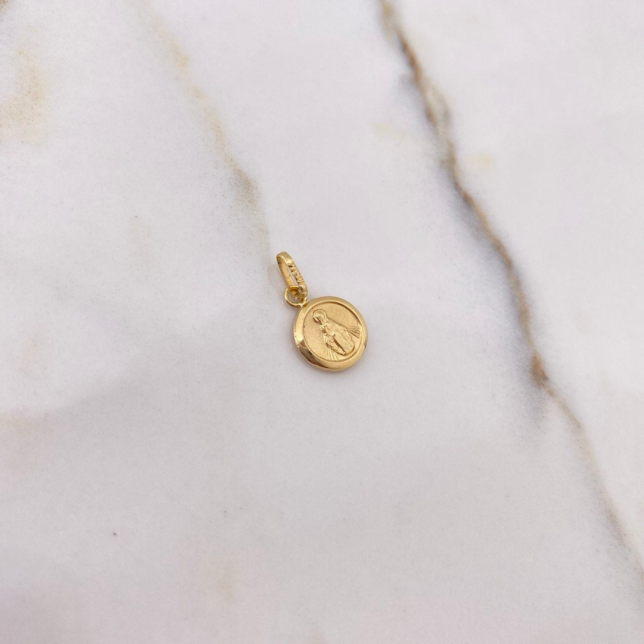 Dije Virgen Milagrosa 0.35gr / 1.5cm / Troquelado Oro Amarillo &