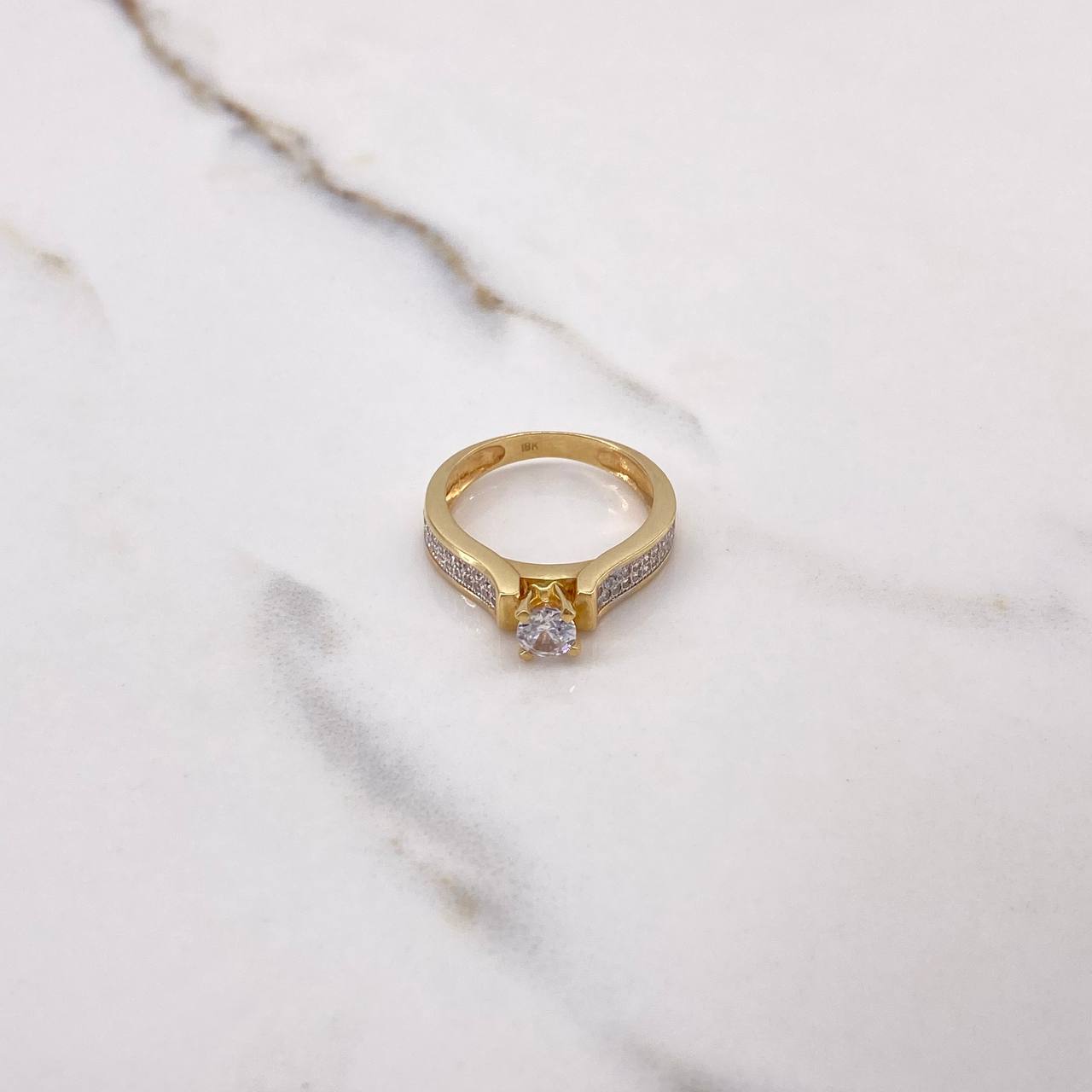 Anillo Puente  4.15gr / T6 1/4 / Solitario Circones Blancos  Oro Amarillo$