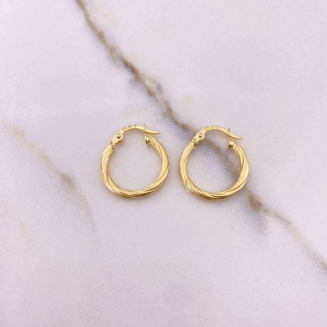 Candongas Lore 1.15gr / 1.5cm / Entorchadas Oro Amarillo $