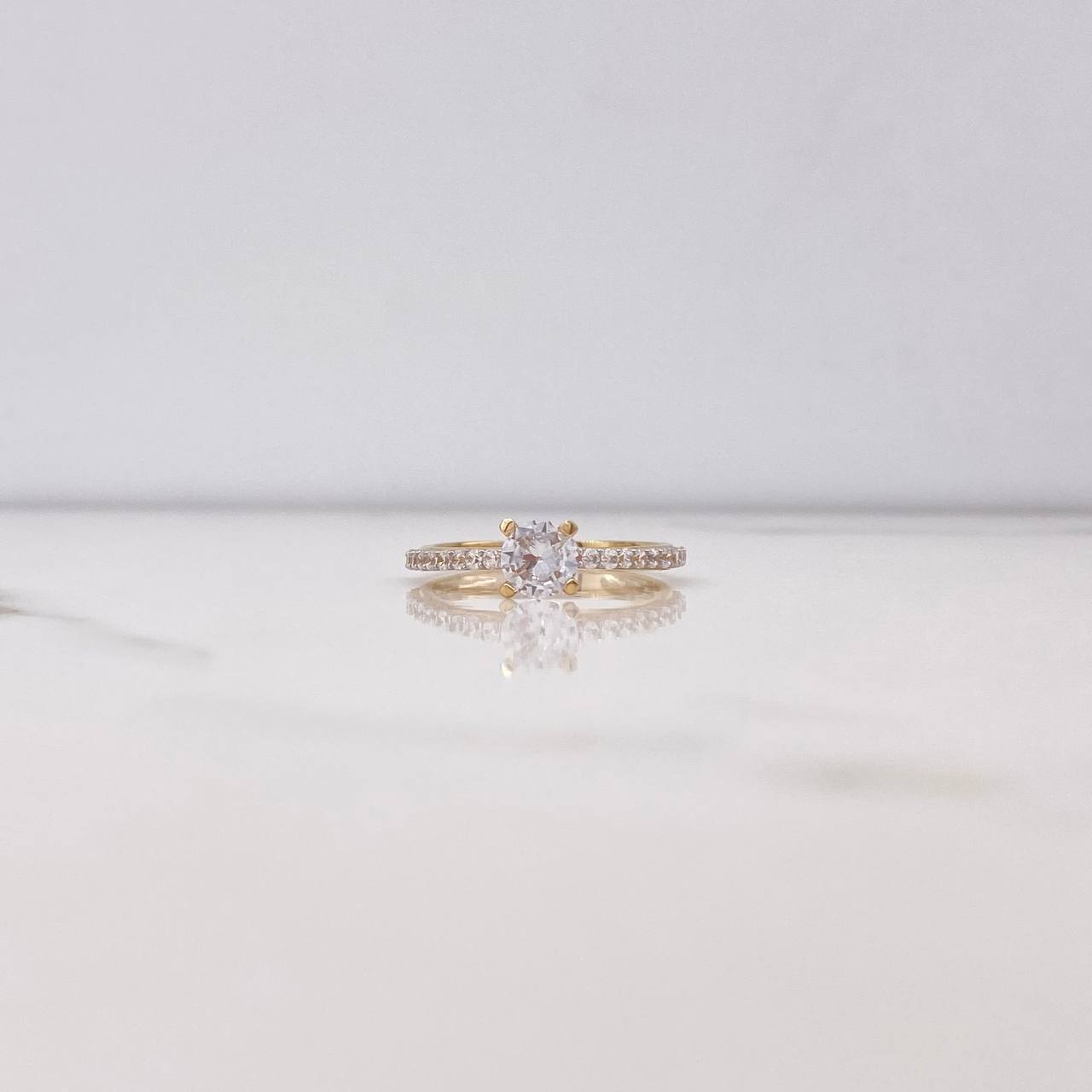 Anillo Solitario Doble Linea 2.5gr / T7 / Circones Blancos Oro Amarillo $